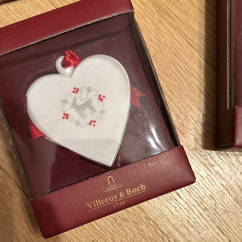 Villeroy & Boch set of 5 White and Red Heart ornaments